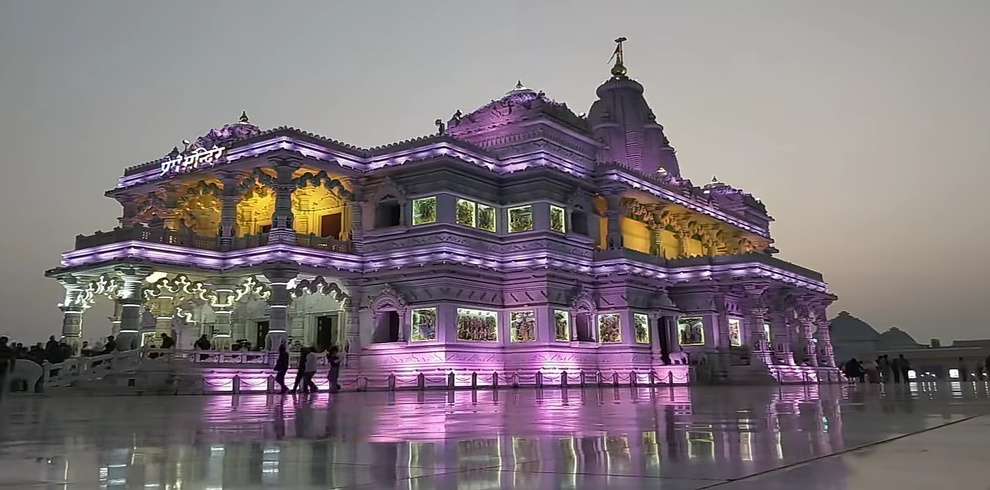 "Prem Mandir Love Temple glowing in the night in Vrindavan"