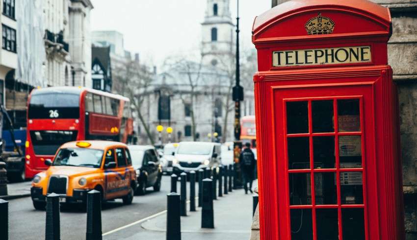 "Red telephone booth in London"